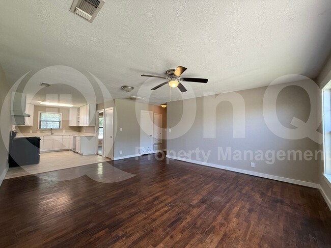 Building Photo - 1602 E Nall St