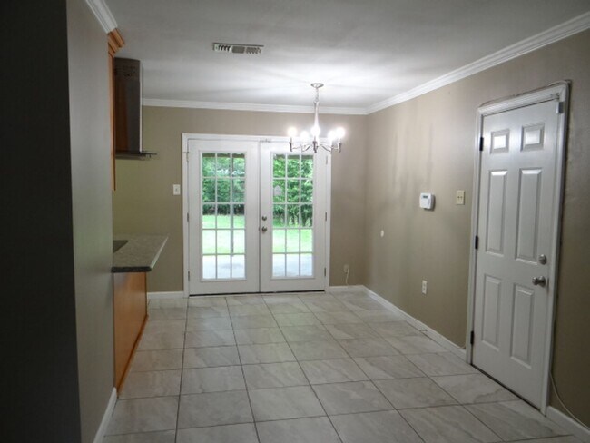 Building Photo - Cute Rental Off Old Hammond HWY near Millerville.