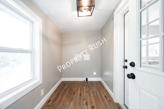 Building Photo - 45 Circle Dr