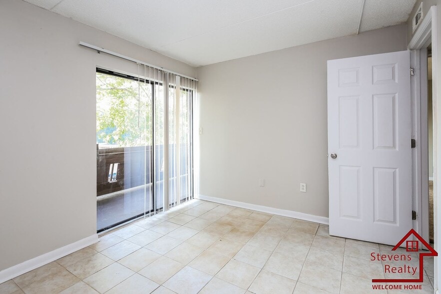 Building Photo - 915 S Seminole Dr