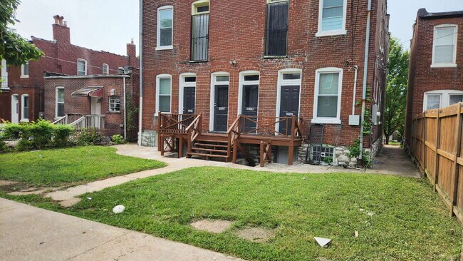 Building Photo - "Charming 1-Bedroom Gem in St. Louis's Vibrant Heart – Alberta Street Awaits!"