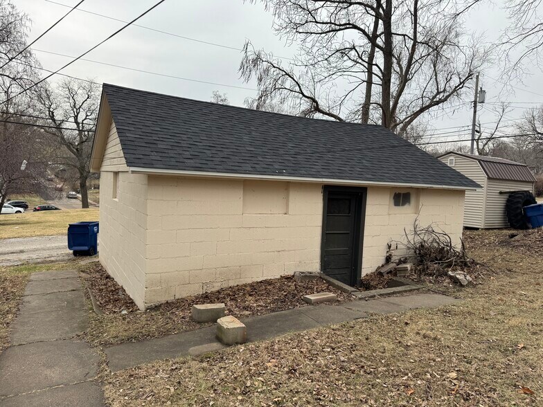 Building Photo - 824 Tremont Ave