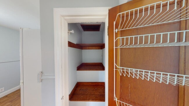 Building Photo - 1040 E Gates St