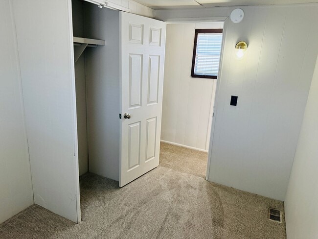 Building Photo - 2 Bedroom fresh remodel in Billings Heights