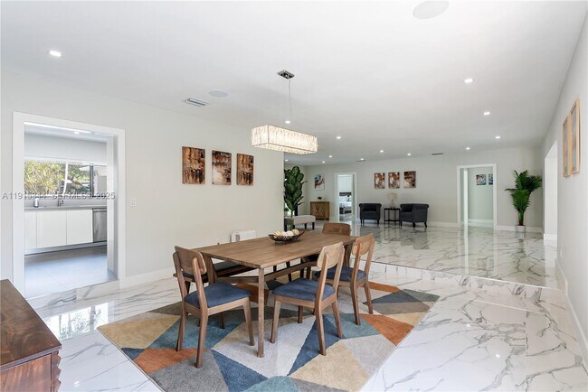 Building Photo - 1600 Micanopy Ave