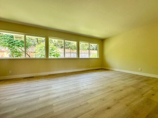 Building Photo - Spacious 4 Bed 2.5 Bath South Los Altos Home - Pool! Great Schools!