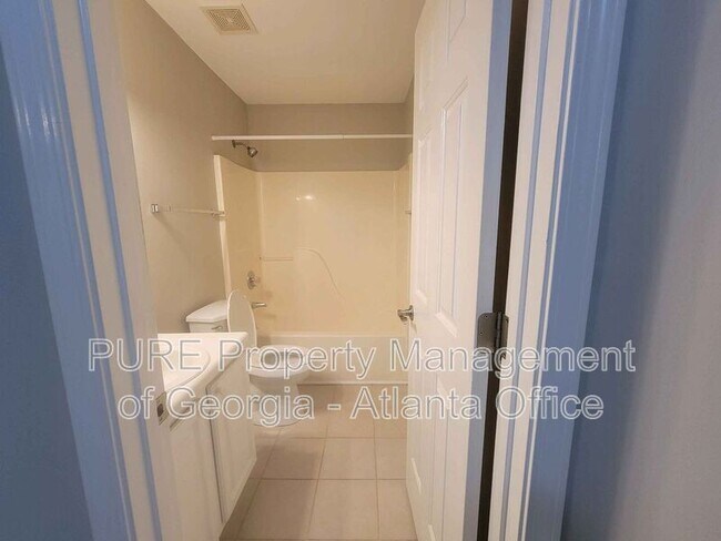 Building Photo - 102 Laguna Springs Dr