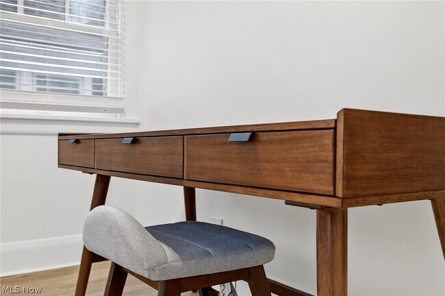 Building Photo - 3326 E Overlook Rd