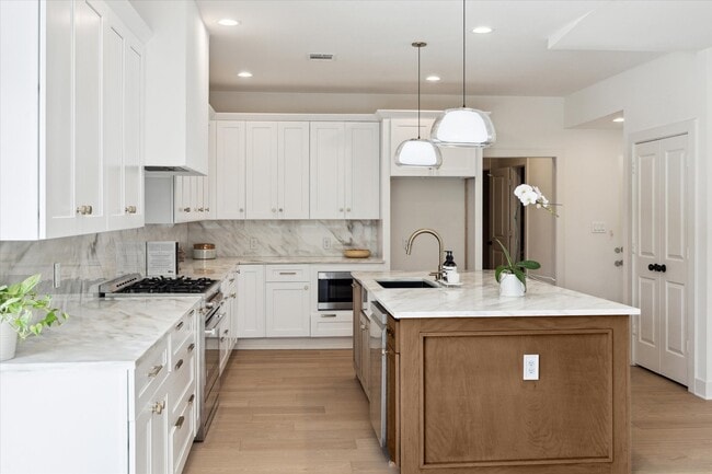 Building Photo - 10159 Brinwood Dr