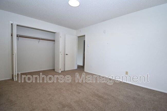 Building Photo - 811 W Villard St