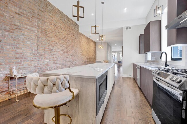 Building Photo - 3330 S Indiana Ave