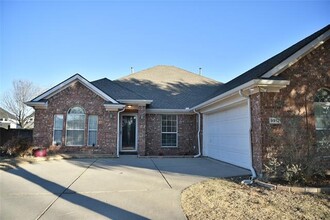 Building Photo - 9912 Wyndbrook Dr