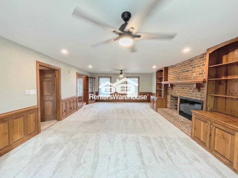 Building Photo - 344 Cedar Ln