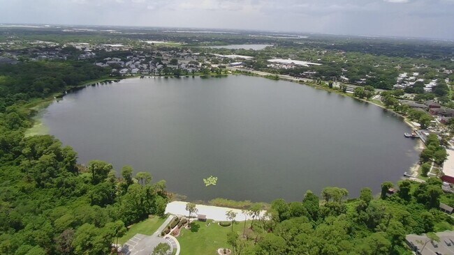 Building Photo - 6062 Willowpointe Cir