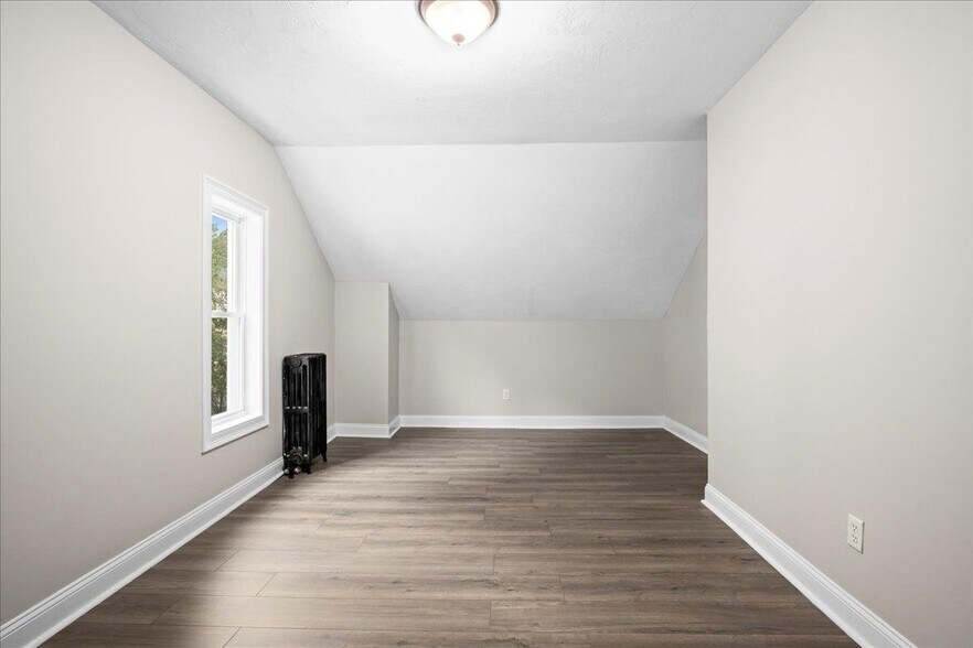 Building Photo - 36 Cedar St