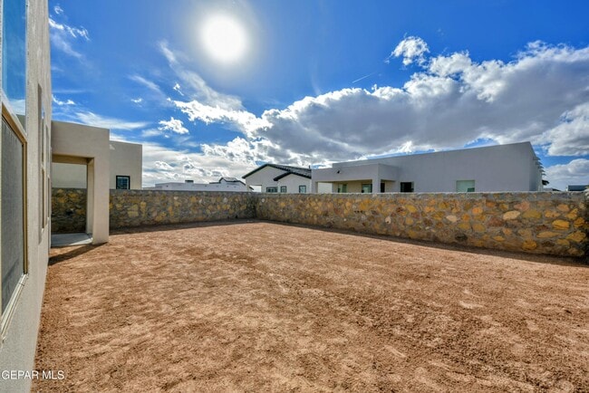 Building Photo - 705 Paseo De La Reina St