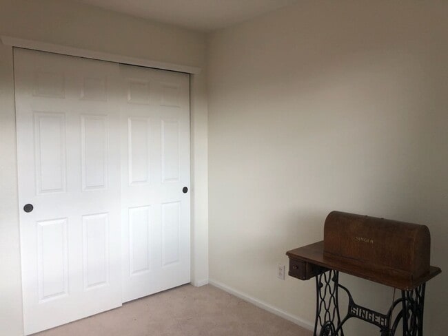 Building Photo - Open floor plan and backs to Open Space! 4...