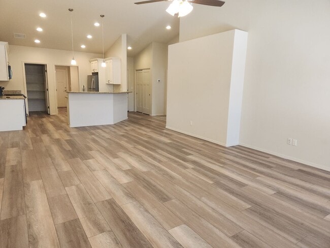 Building Photo - Newer 2 bed / 2 Bath Site Built Home