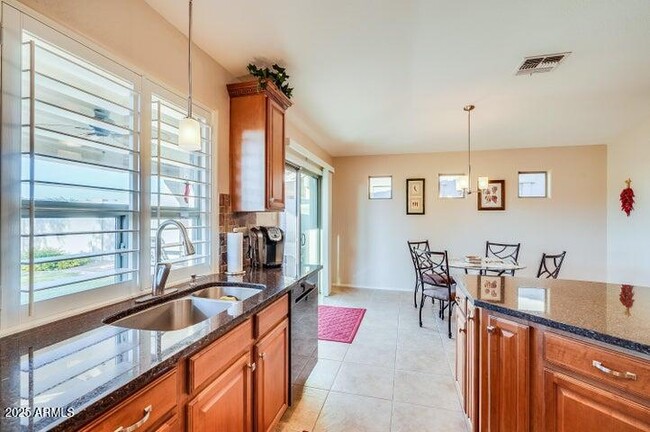 Building Photo - 2938 E Quiet Hollow Ln