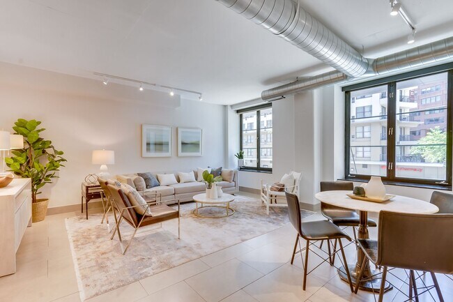 Building Photo - Logan Circle Condo | 2 Bed | 2 Bath | 1,000 Sf | 1 Garage Parking Space