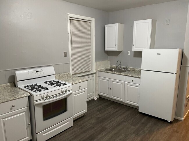 Building Photo - Bamberger 4 Family