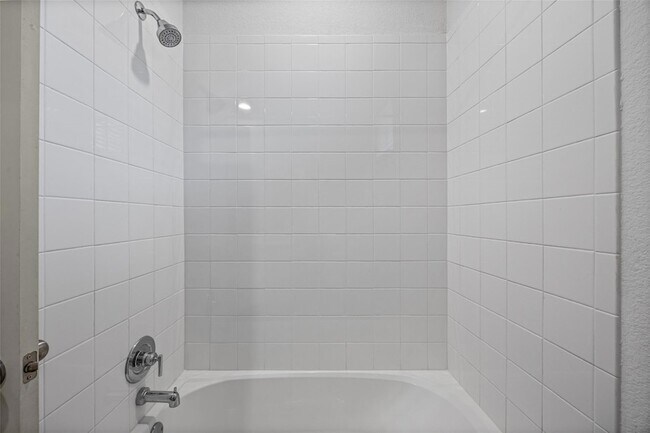 Building Photo - 231 Lavaca River Ln