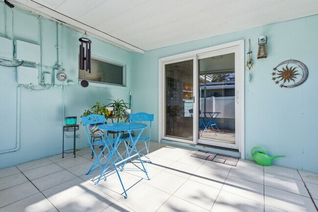 Building Photo - 2039 Pine Ridge Dr