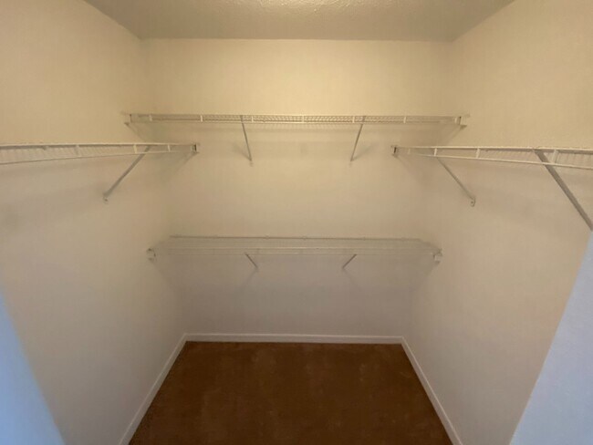 Building Photo - Beautiful 4 Bedroom, 3.5 Bath, 2 Car Garag...