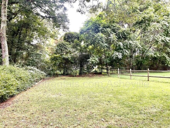 Building Photo - 147 Birch Ln