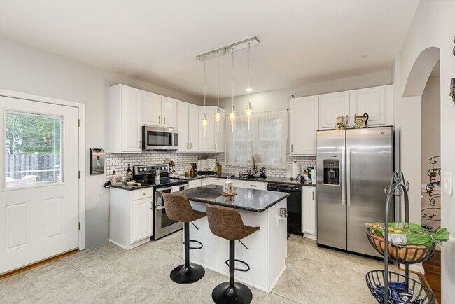 Building Photo - 11814 Gardenia Dr