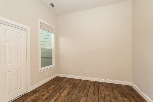 Building Photo - 875 Wood St