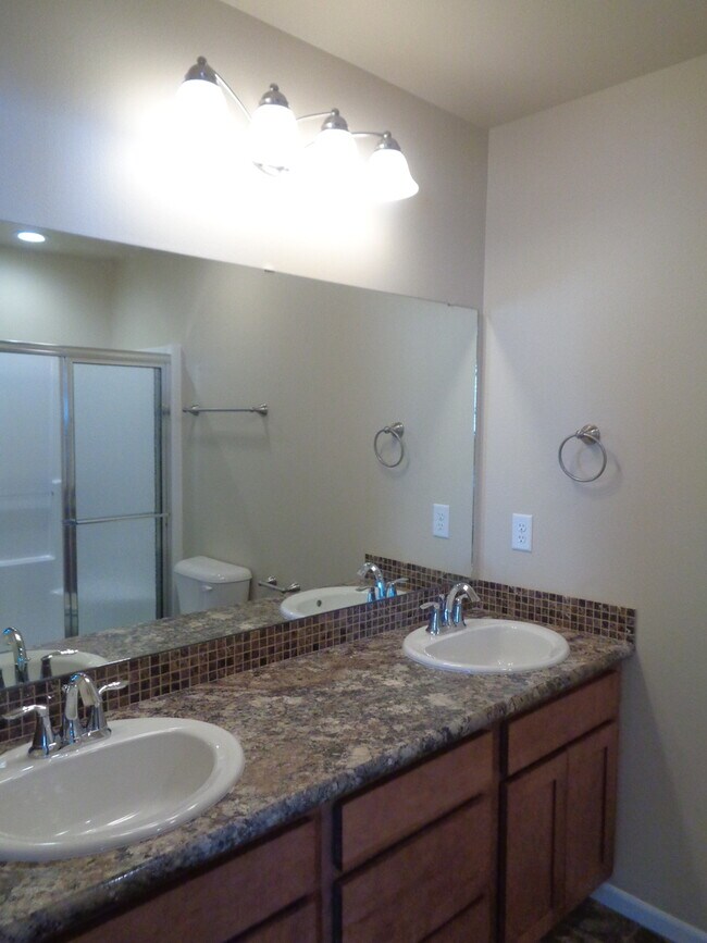 Building Photo - Newer Construction 3 Bedroom House with 3 ...