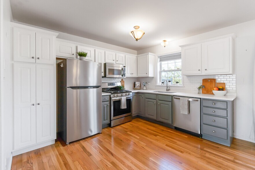 Building Photo - 622 Royal View Dr