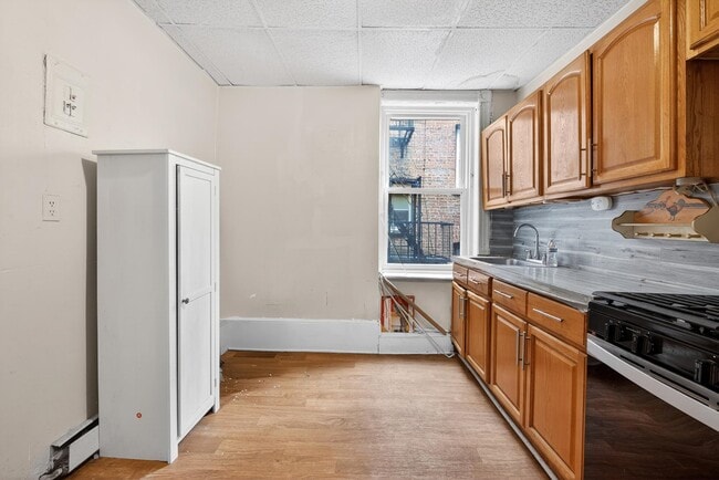 Building Photo - 584 Avenue C