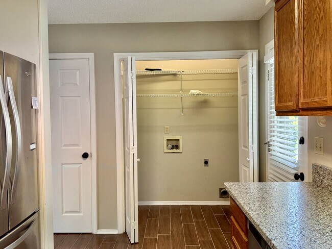 Building Photo - 205 Chota View Cir