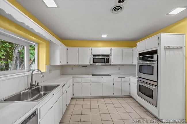 Building Photo - 167 Beacon Ln