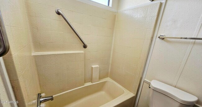 Building Photo - 6162 S Pinehurst Dr