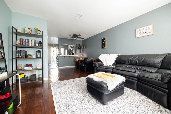 Building Photo - Beautiful 2 Bedroom Townhouse in Santee | Spacious Yard!
