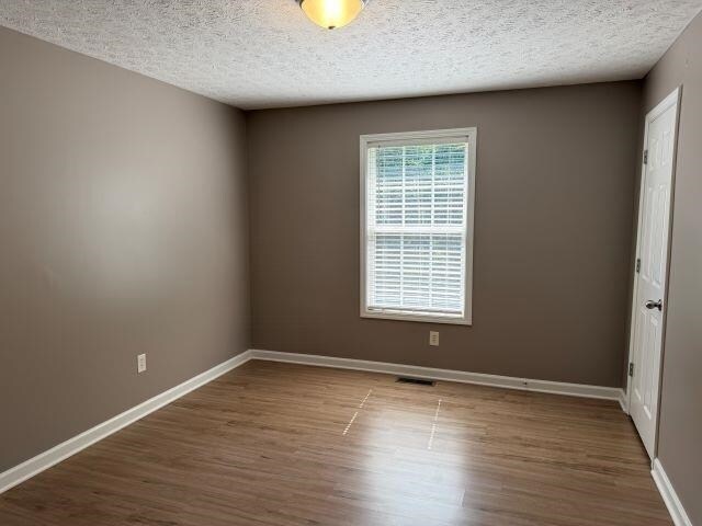 Building Photo - 3096 Raintree Dr