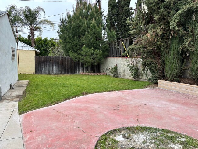 Building Photo - Charming Sherman Oaks Home!