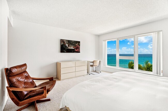Building Photo - 2066 N Ocean Blvd
