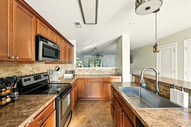 Building Photo - 17011 Bowline View Trail