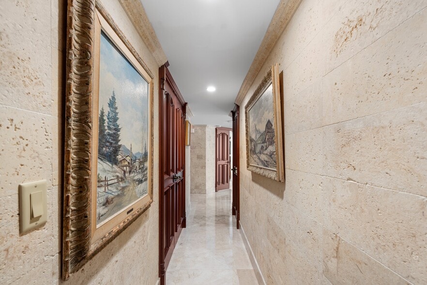 Building Photo - 3400 N Ocean Dr