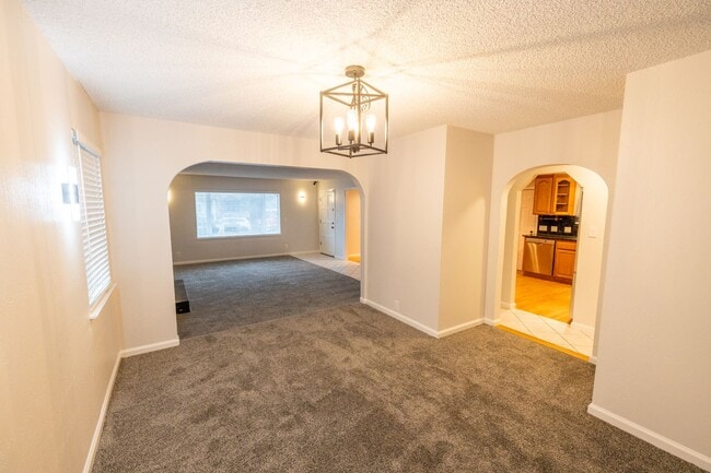 Building Photo - Large updated home in San Mateo Village!