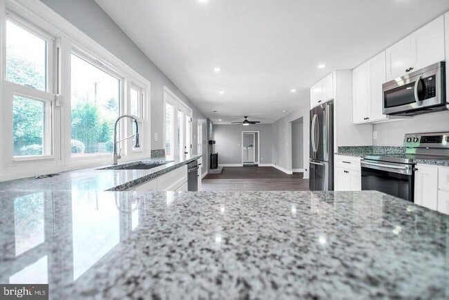 Building Photo - 12404 Surrey Cir Dr