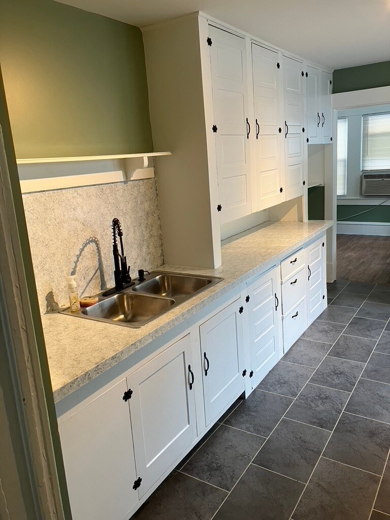 Building Photo - 1302 Hillside Ave