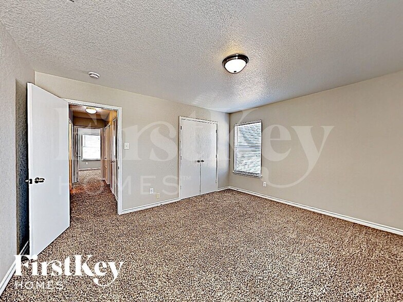 Building Photo - 5423 Montague Ln