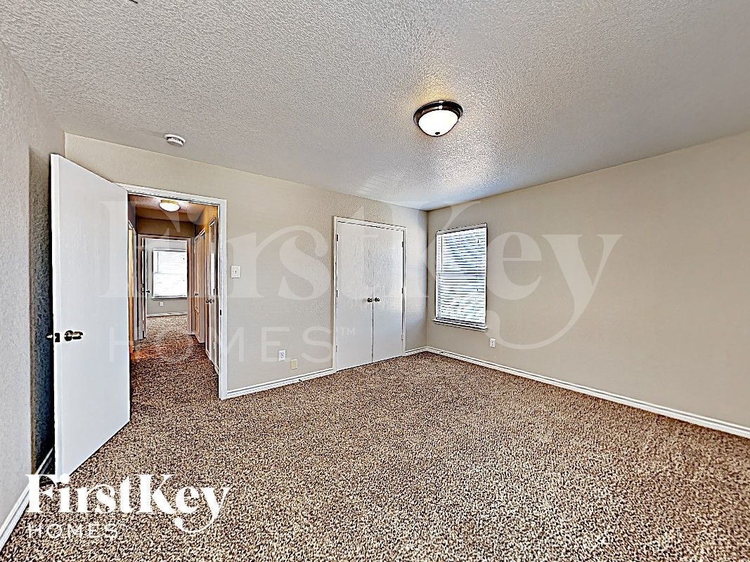 Building Photo - 5423 Montague Ln