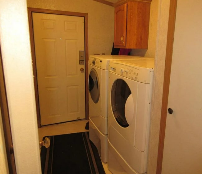 Building Photo - 830 N Walnut St