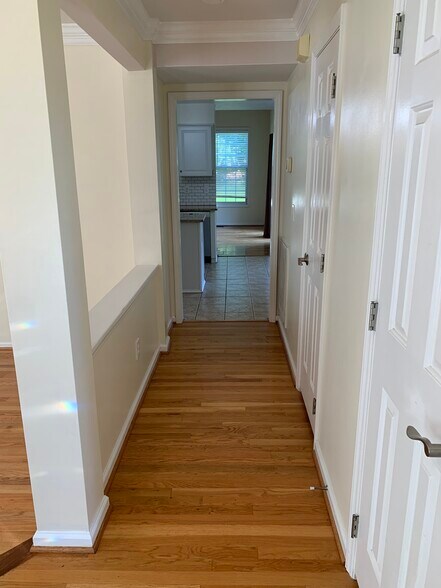 front hallway - 5420 Phillipsburg Dr